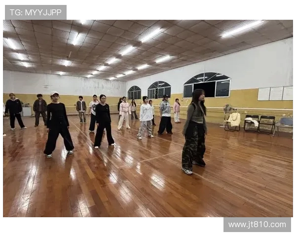 深圳街舞队的整体压制体系与街舞战术的深度解析与应用探讨