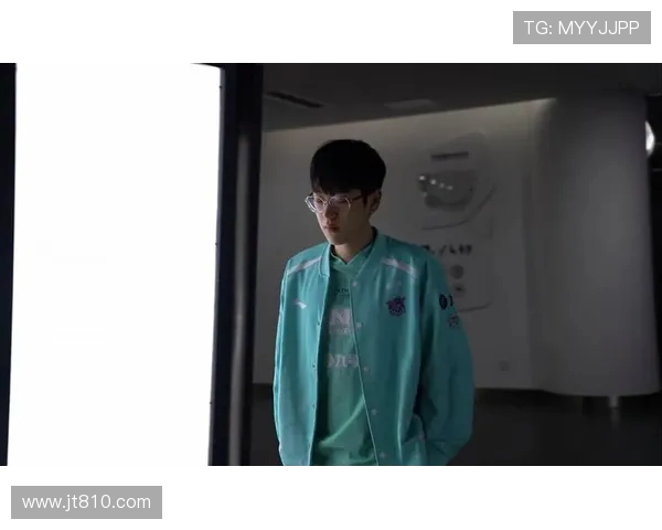 赛后复盘：LNG与FPX对决中的战术灵活性与应变能力分析