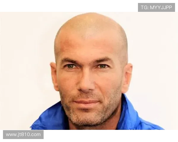 齐内丁·齐达内:从足球天才到传奇教练的辉煌人生与执教之路 齐内丁·齐达内:从足球天才到传奇教练的辉煌人生与执教之路