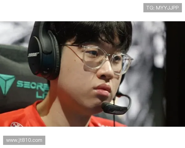 Zeus上单以一己之力统治赛场再现巅峰操作引爆全球热议 Zeus上单以一己之力统治赛场再现巅峰操作引爆全球热议