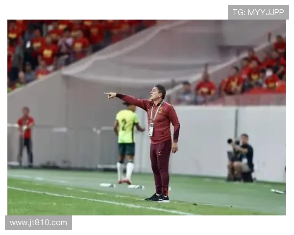 中国足球队迎战强敌，力争亚洲杯晋级，主帅信心十足欲突破历史瓶颈